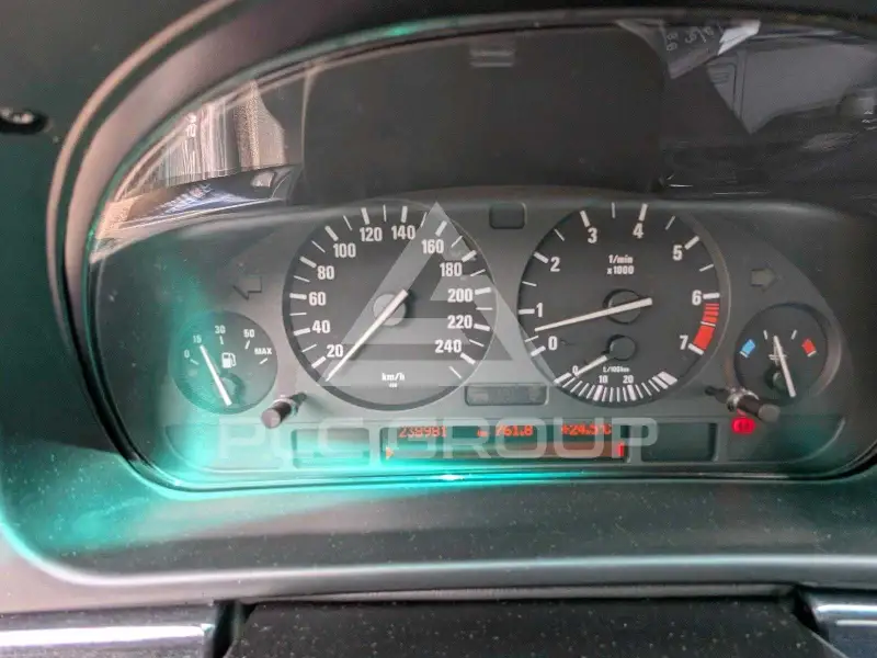 2000 BMW 523