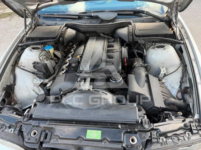 2000 BMW 523