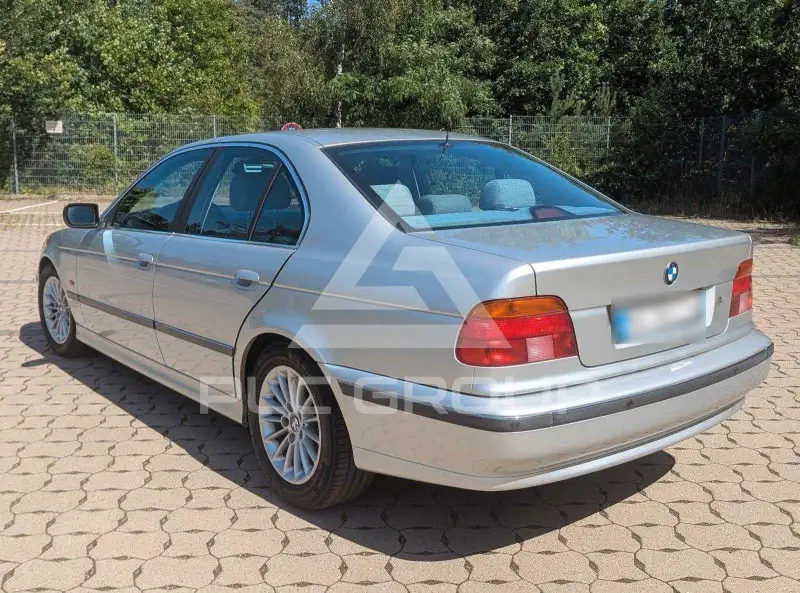 2000 BMW 523