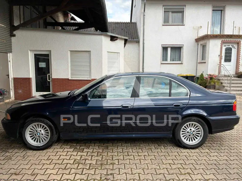2000 BMW 523