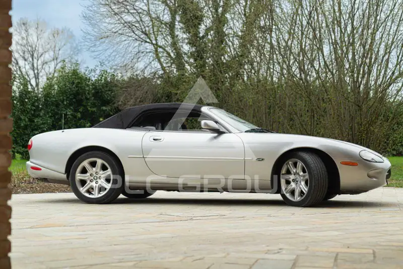 2000 Jaguar XK8