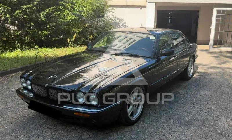 2000 Jaguar XJR