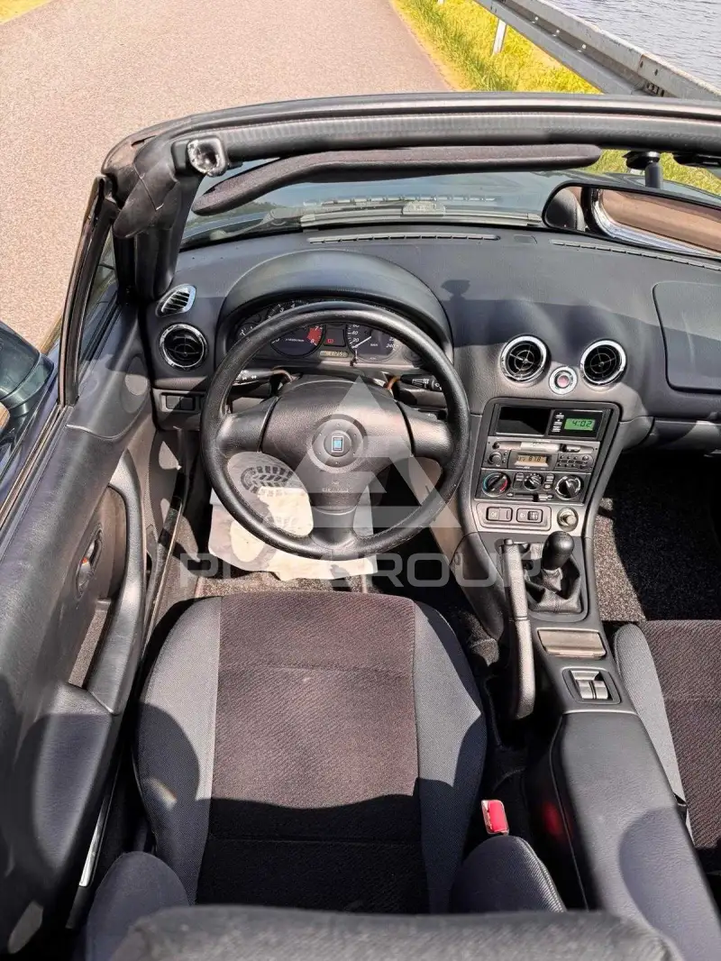 2000 Mazda MX-5