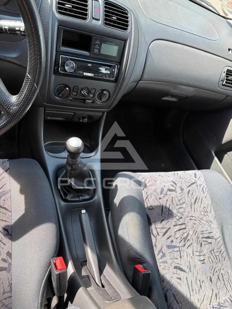 2000 Mazda 323