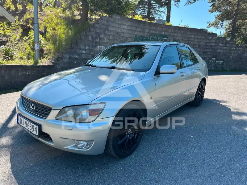 2000 Lexus IS