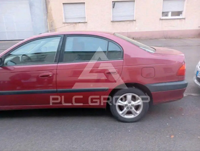 2000 Toyota Avensis