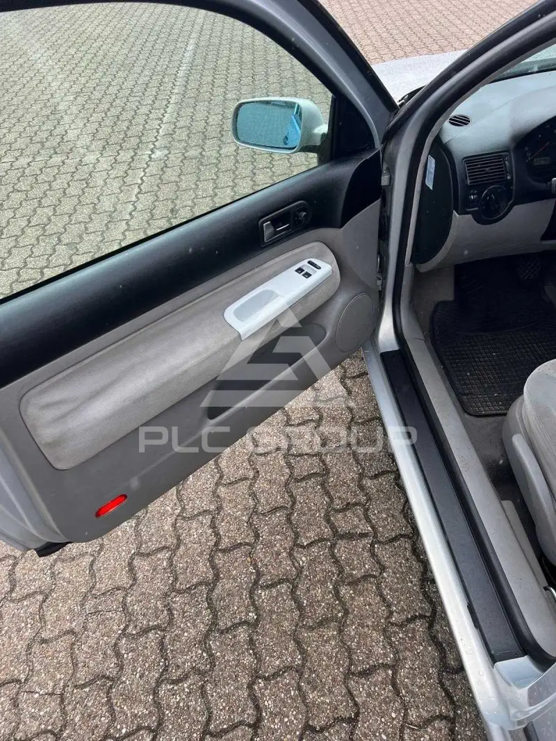 2000 Volkswagen GOLF