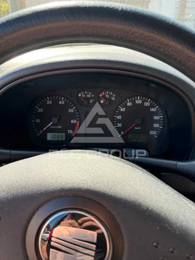 2000 Seat Arona