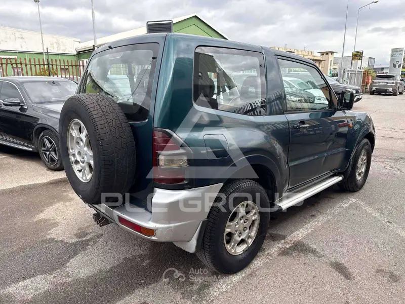 2001 Mitsubishi PAJARO