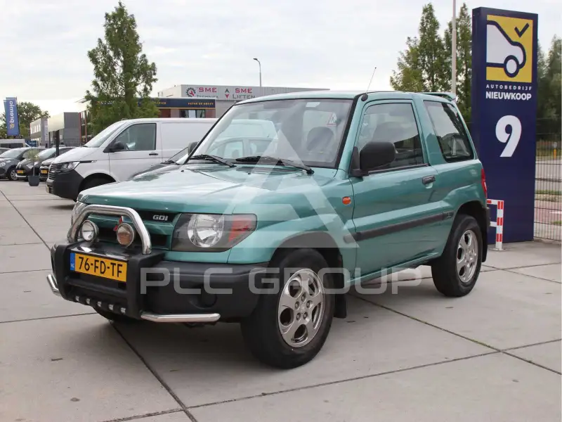 2001 Mitsubishi PAJARO