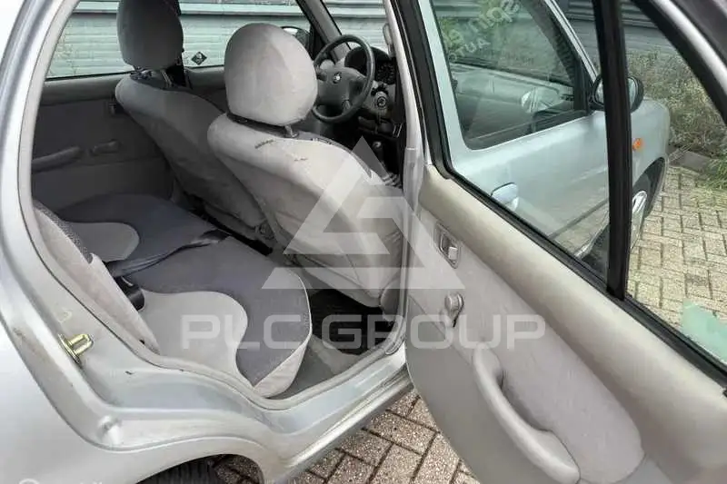 2001 Nissan MICRA