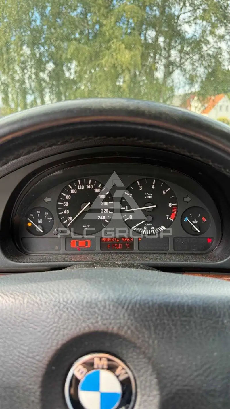 2001 BMW 523
