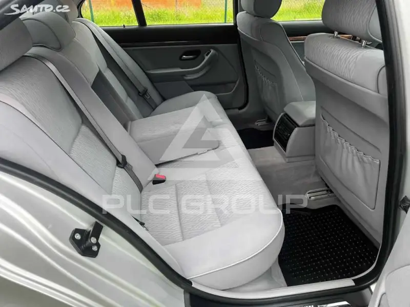 2001 BMW 523