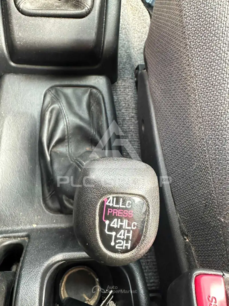 2002 Mitsubishi PAJARO