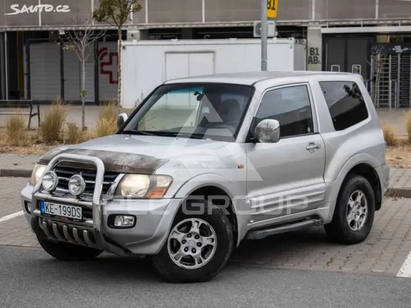 2002 Mitsubishi PAJARO