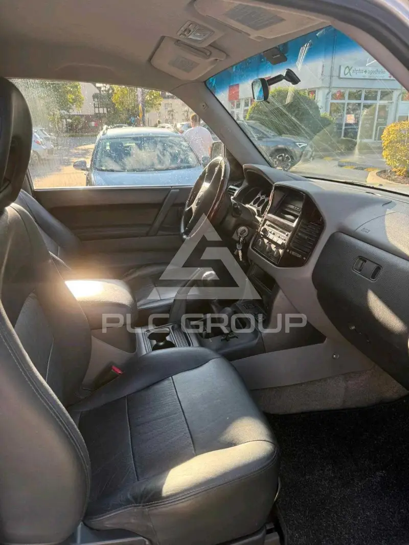 2002 Mitsubishi PAJARO