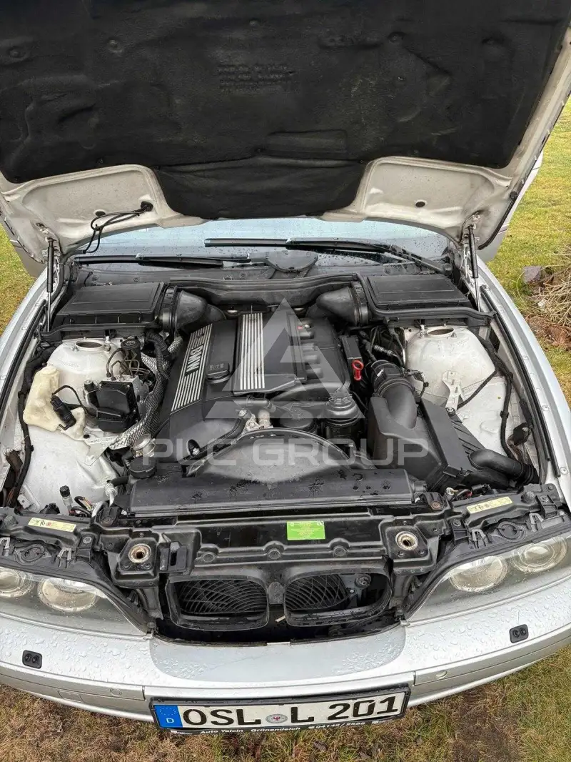 2002 BMW 523