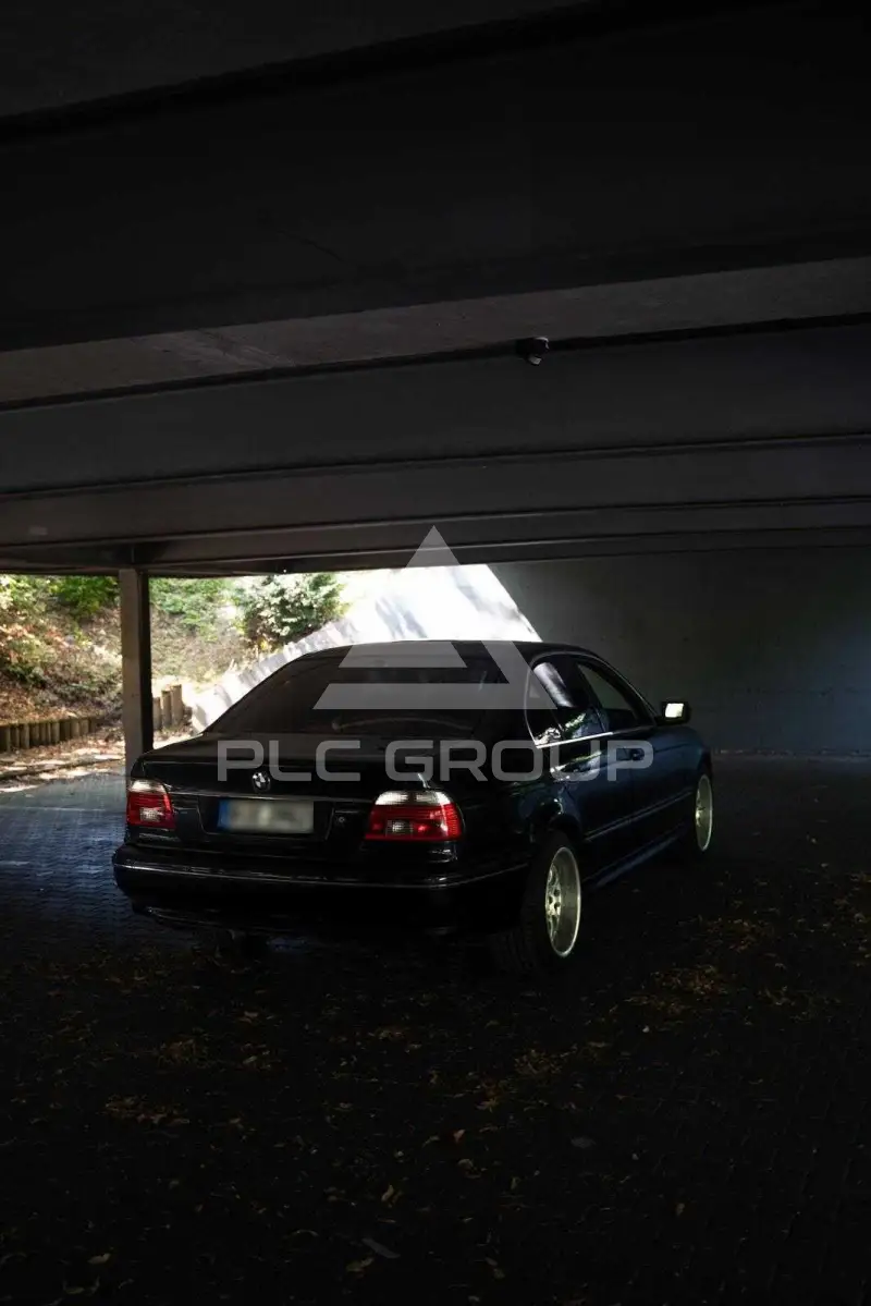 2002 BMW 523