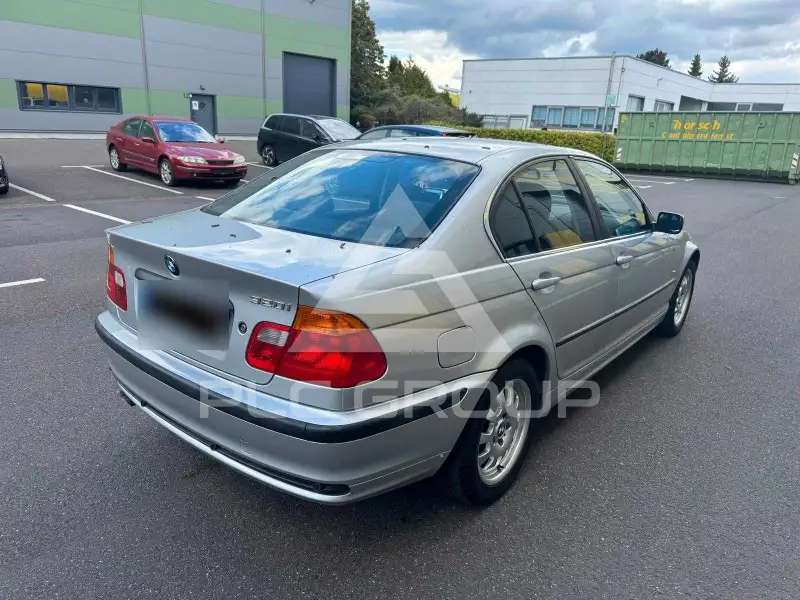 2002 BMW 330
