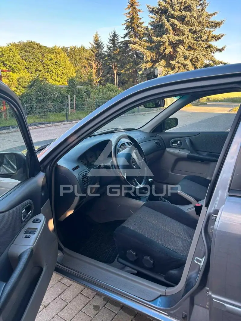 2002 Mazda 323