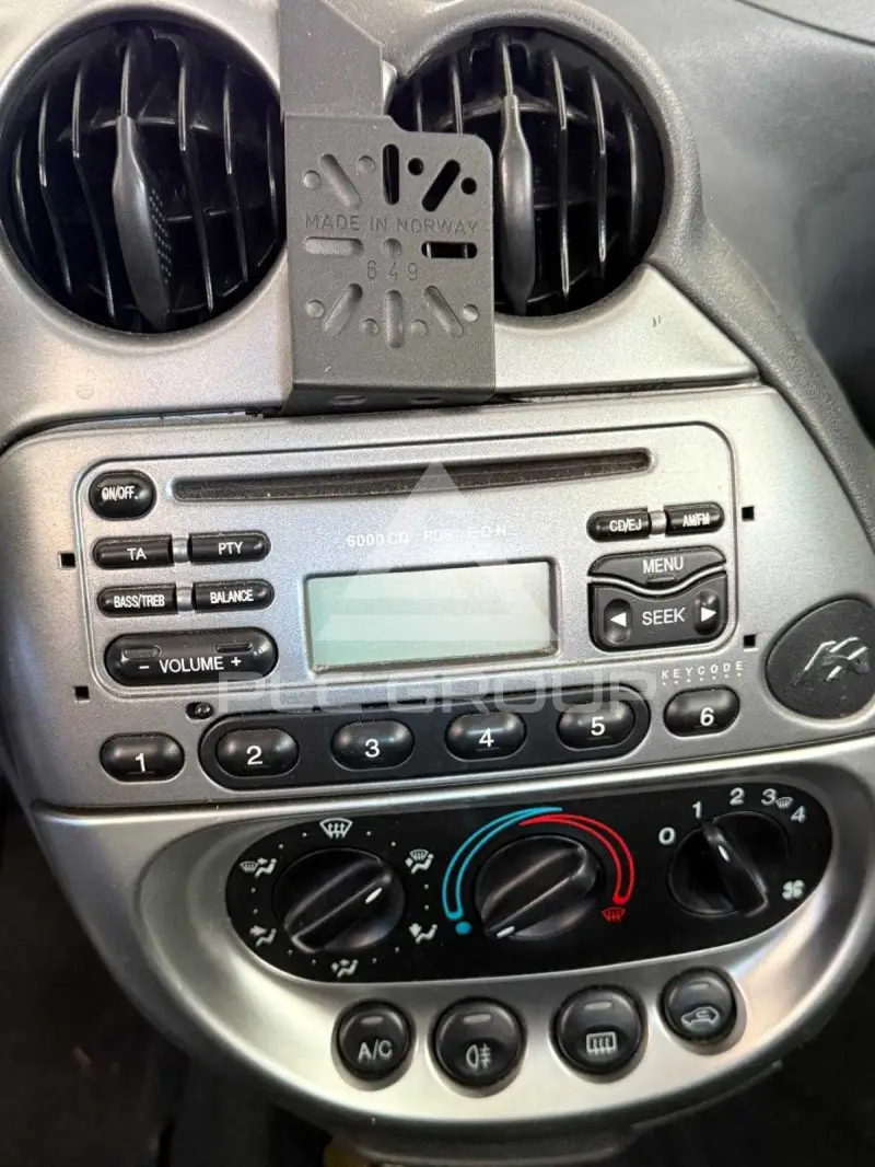 2002 Ford KA