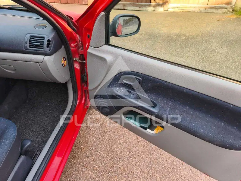 2002 Renault Clio