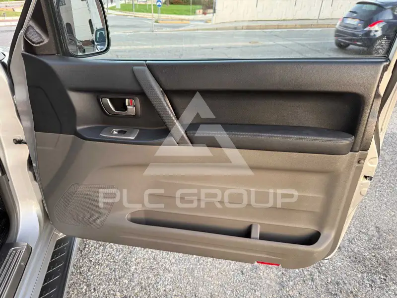 2003 Mitsubishi PAJARO