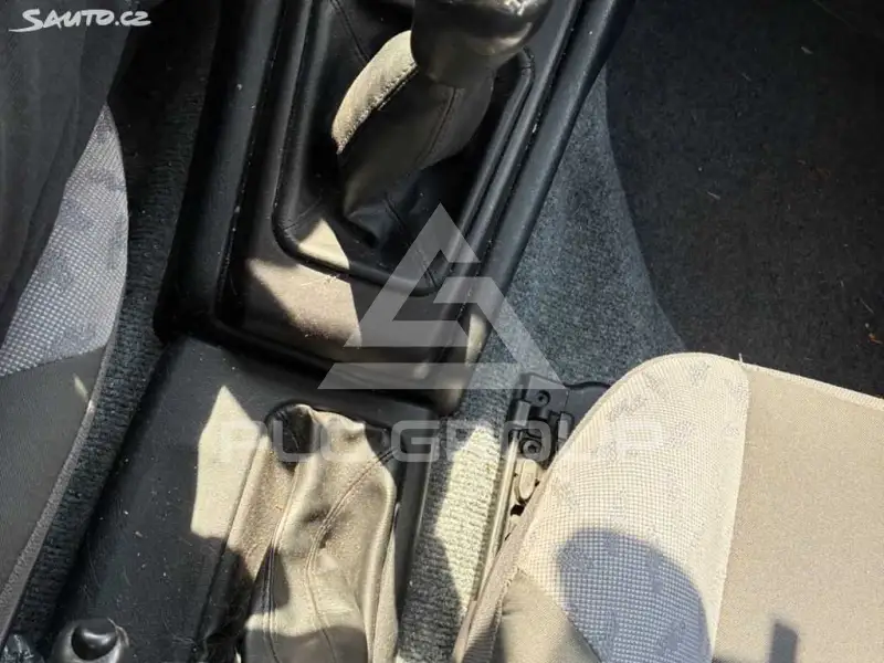 2003 Mitsubishi PAJARO