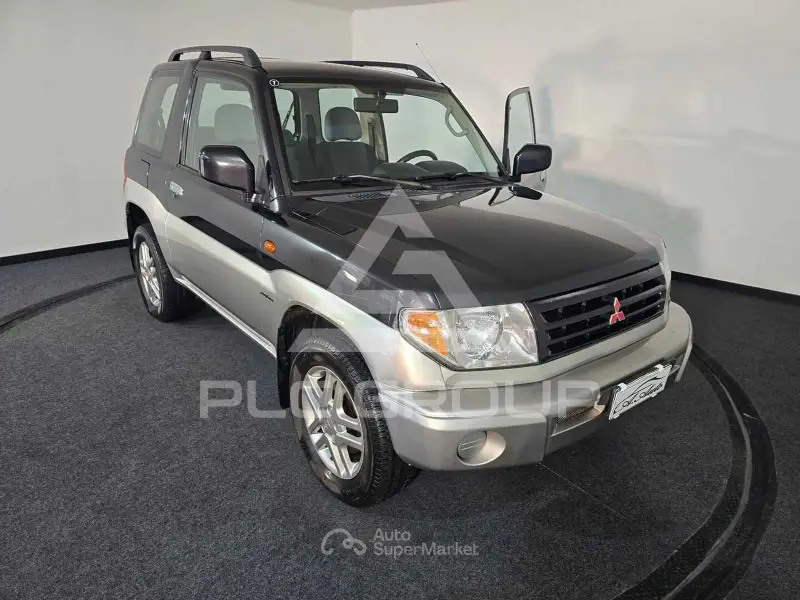 2003 Mitsubishi PAJARO