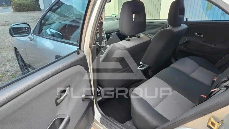 2003 Mitsubishi Carisma