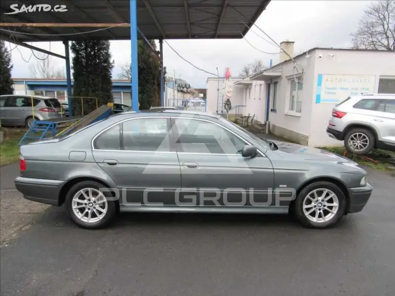 2003 BMW 523