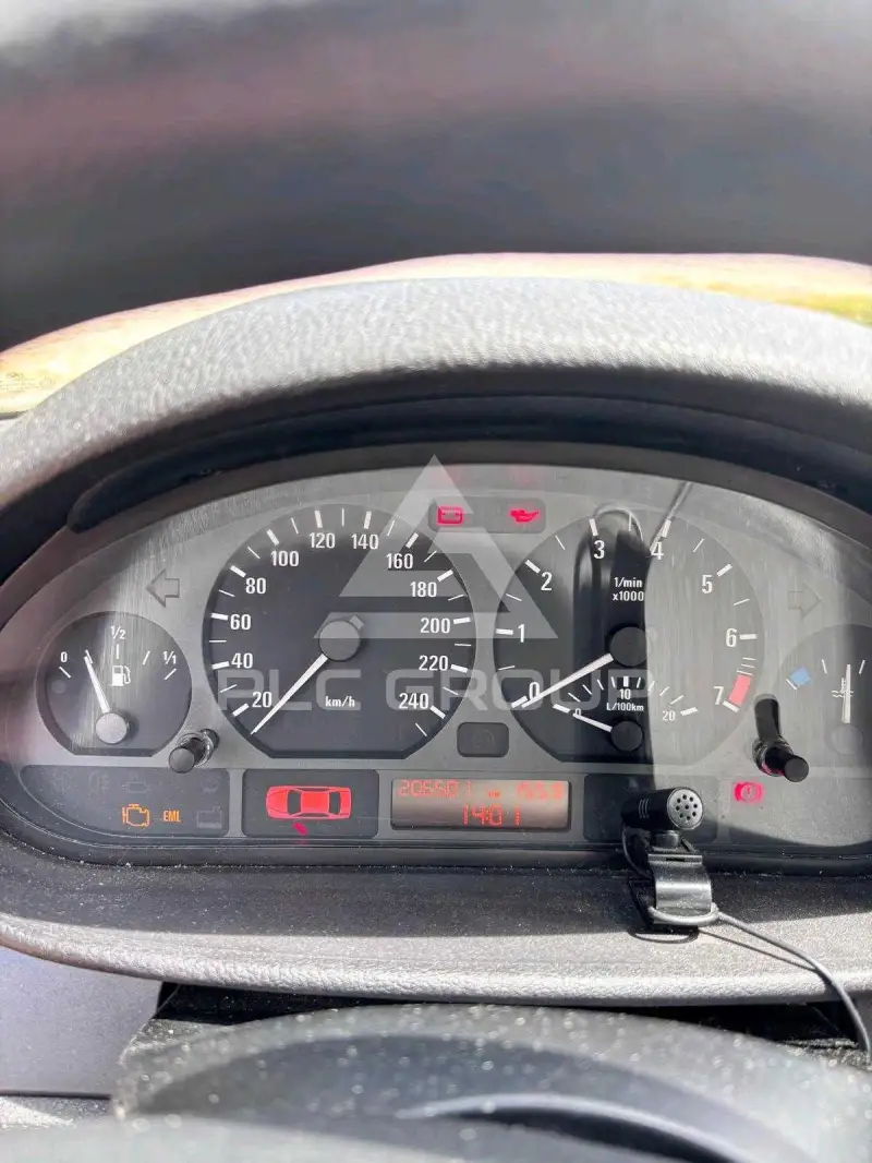 2003 BMW 330