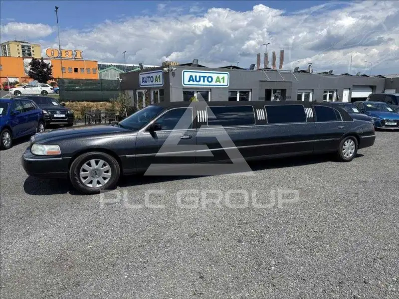 2003 Lincoln Town