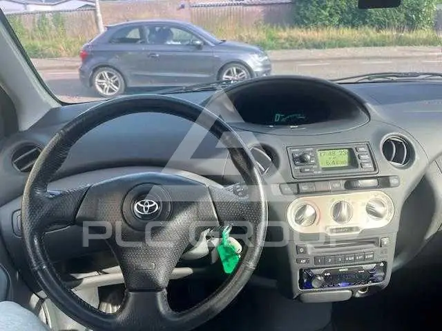 2003 Toyota YARIS