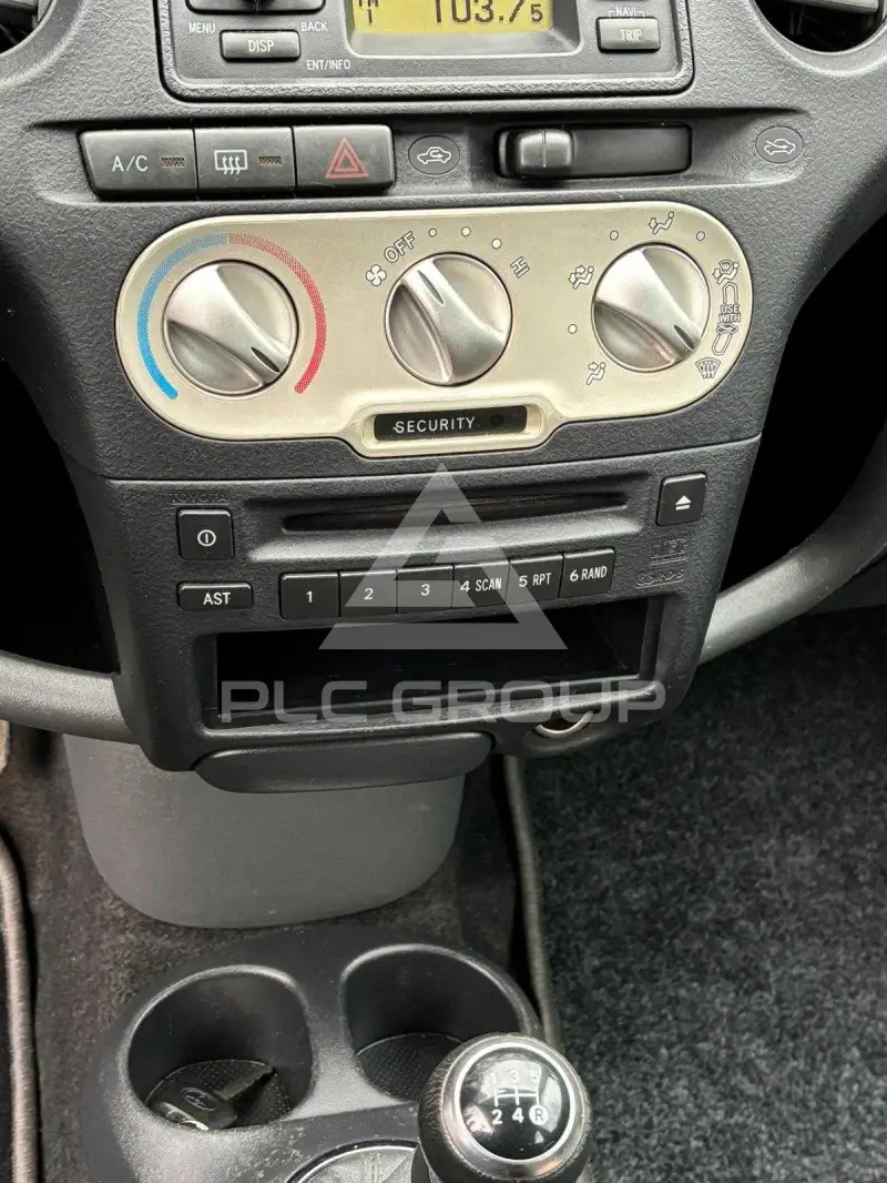 2003 Toyota YARIS