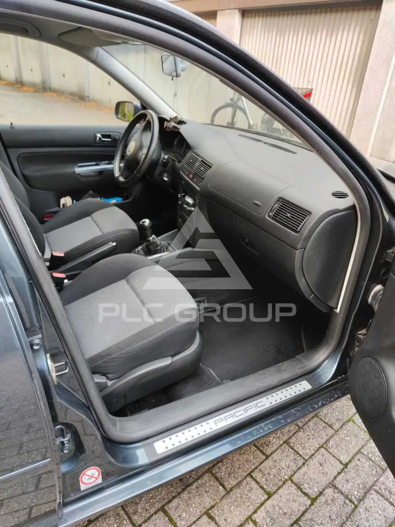2003 Volkswagen GOLF