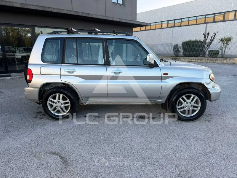 2004 Mitsubishi PAJARO