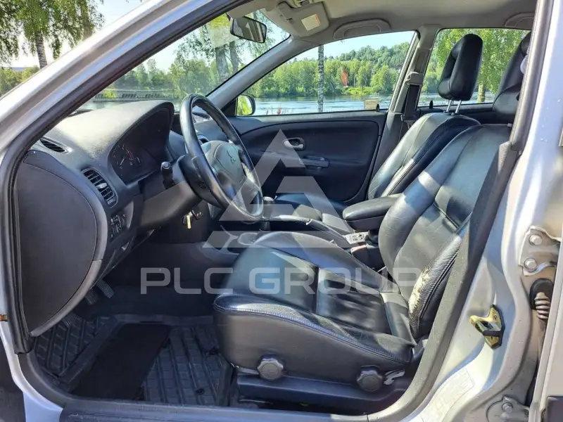 2004 Mitsubishi Carisma