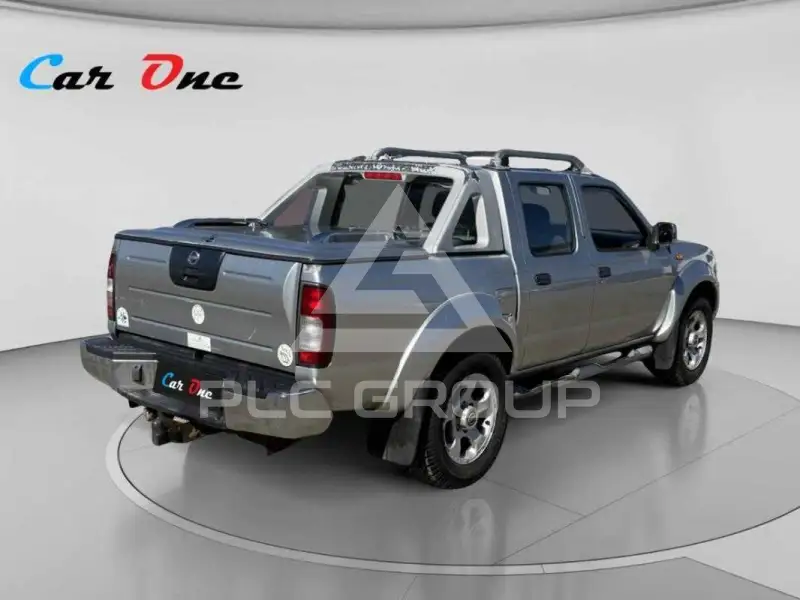 2004 Nissan Navara