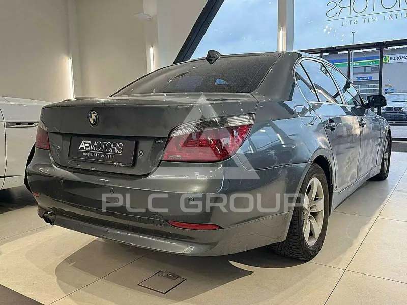 2004 BMW 523