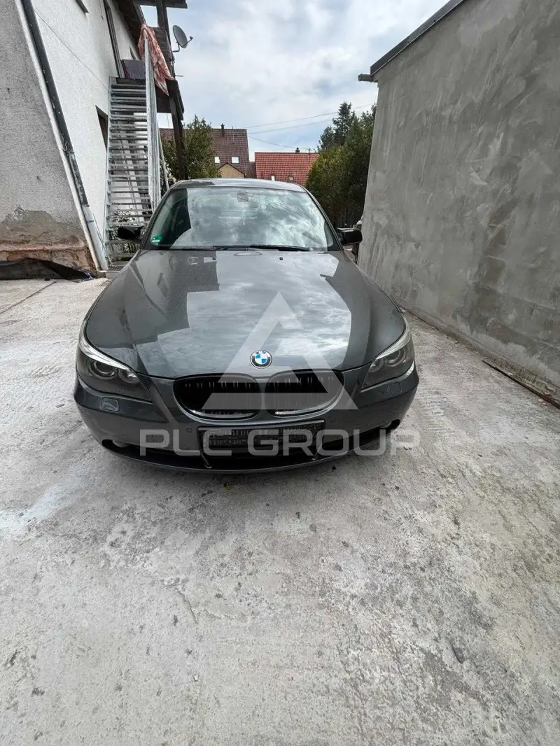 2004 BMW 523