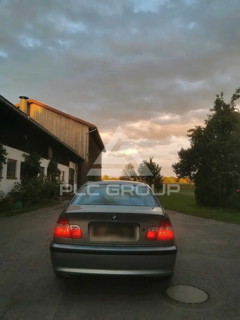 2004 BMW 330