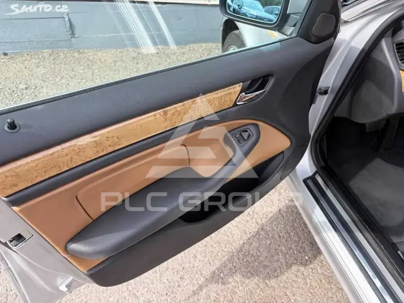 2004 BMW 330