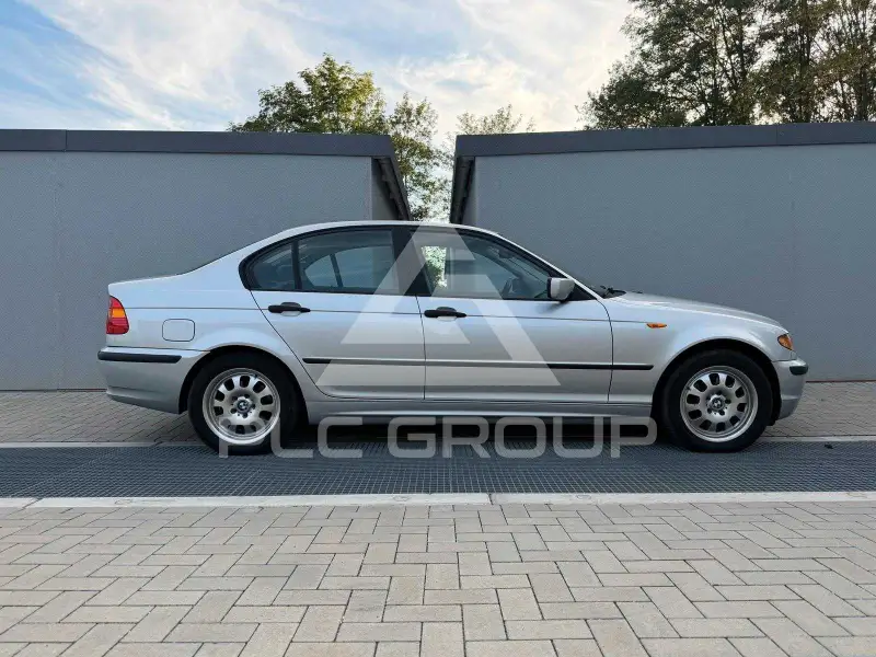 2004 BMW 330