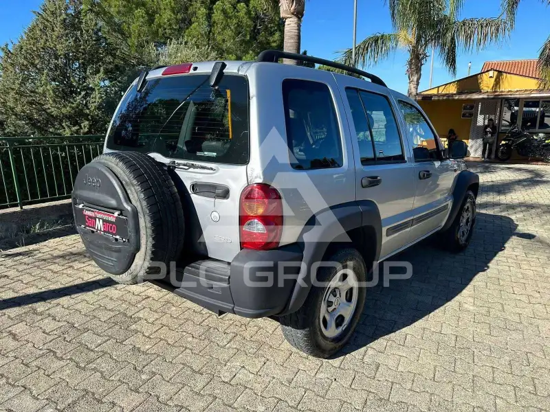 2004 Jeep CHEROKEE