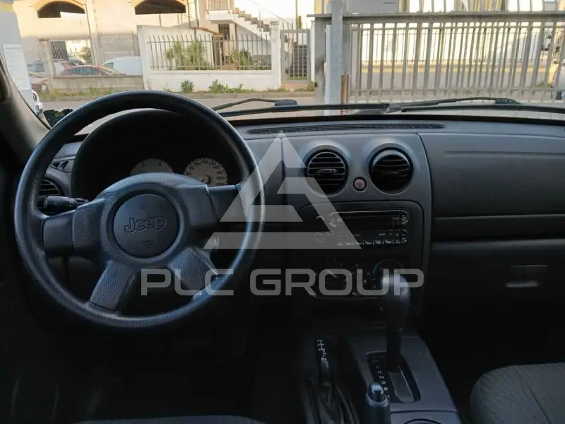 2004 Jeep CHEROKEE