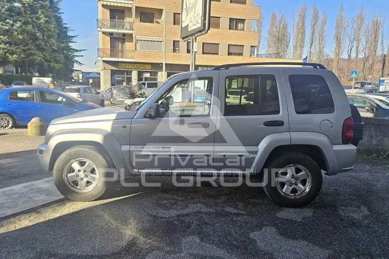 2004 Jeep CHEROKEE