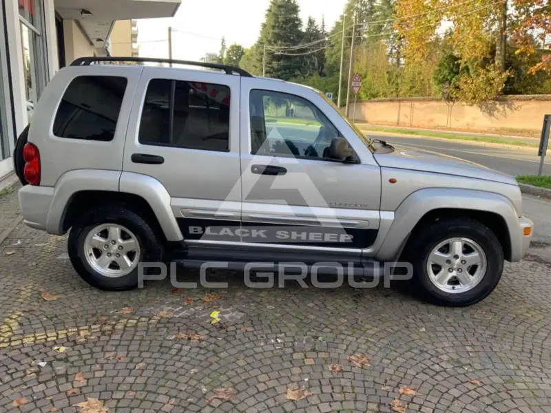 2004 Jeep CHEROKEE