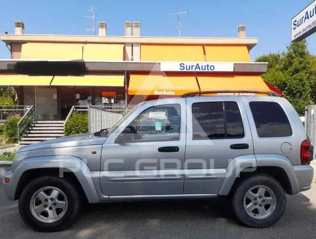 2004 Jeep CHEROKEE