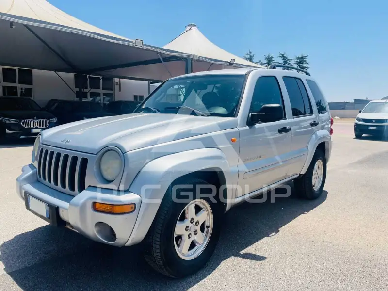 2004 Jeep CHEROKEE